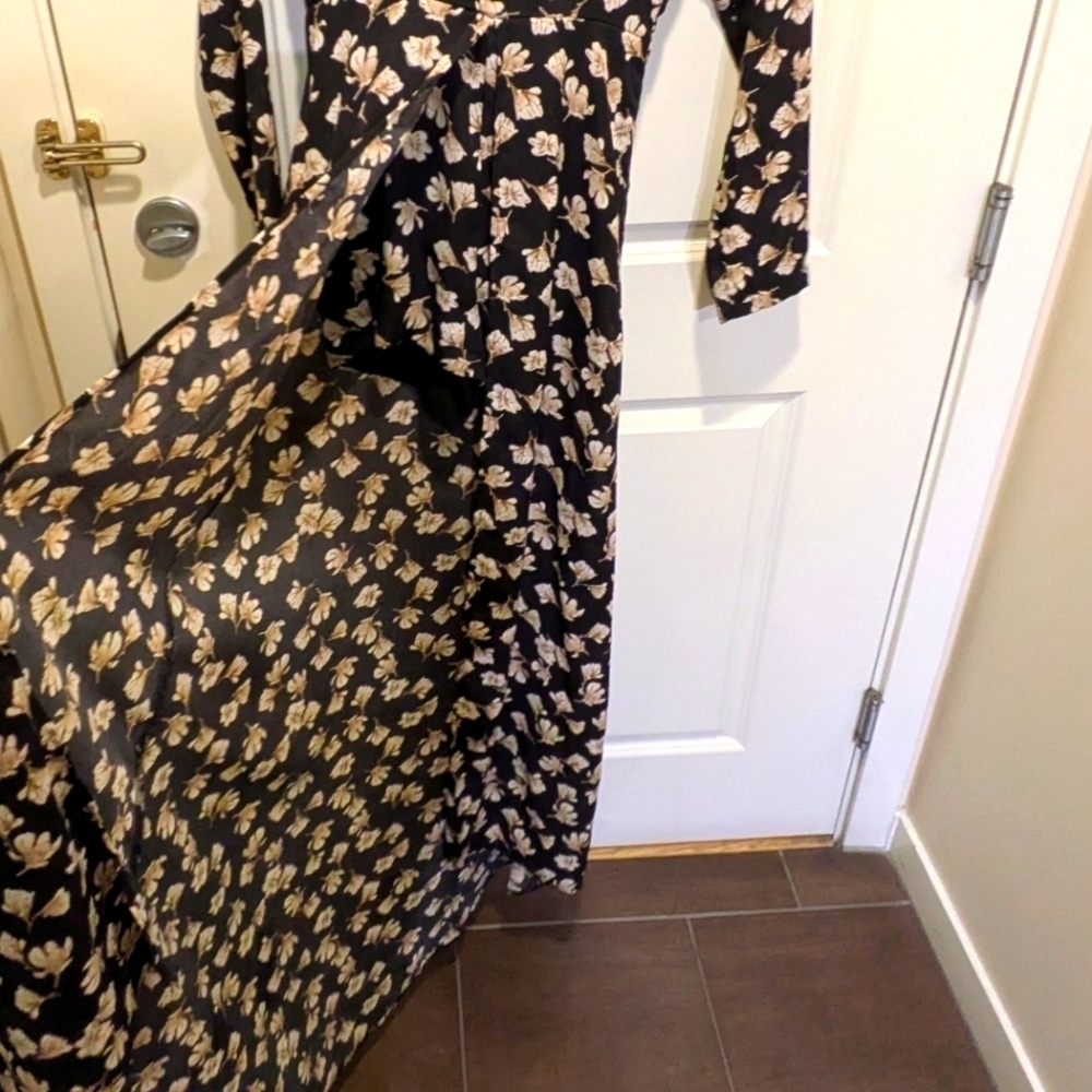 3/$30 EUC Lioness S Black & White Floral Long Sleeve Romper with Maxi Overskirt - Picture 5 of 9